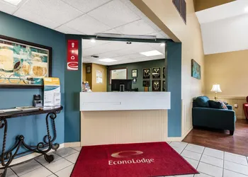 Econo Lodge Inn & Suites Dickson hotel thumbnail 4