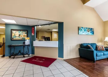 Econo Lodge Inn & Suites Dickson hotel thumbnail 5