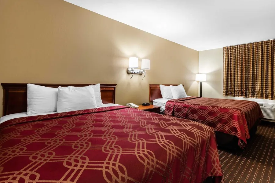 Econo Lodge Inn & Suites Dickson hotel detail image 6