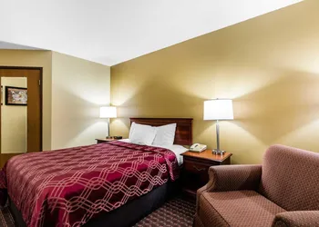 Econo Lodge Inn & Suites Dickson hotel thumbnail 8