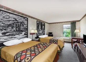 Super 8 by Wyndham Erwin hotel thumbnail 3