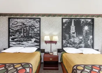 Super 8 by Wyndham Erwin hotel thumbnail 4