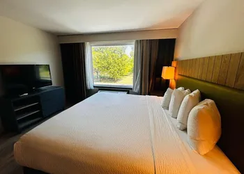 Radiant Inn & Suites hotel thumbnail 4