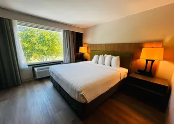 Radiant Inn & Suites hotel thumbnail 5