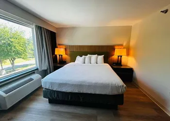 Radiant Inn & Suites hotel thumbnail 6