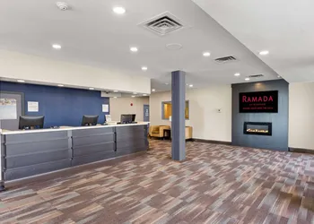 Ramada by Wyndham Niagara Falls Near the Falls hotel thumbnail 2