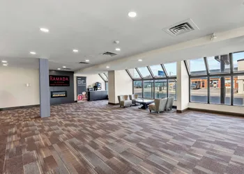 Ramada by Wyndham Niagara Falls Near the Falls hotel thumbnail 4
