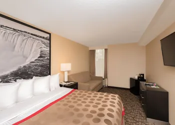 Ramada by Wyndham Niagara Falls Near the Falls hotel thumbnail 5