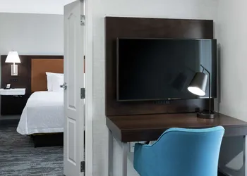 Hampton Inn & Suites Memphis-Beale Street hotel thumbnail 8