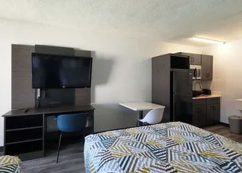 Studio 6 Alvin, TX hotel thumbnail 7