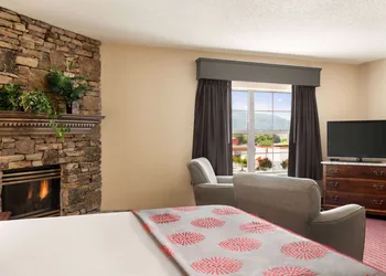 Ramada by Wyndham Pigeon Forge North hotel thumbnail 6