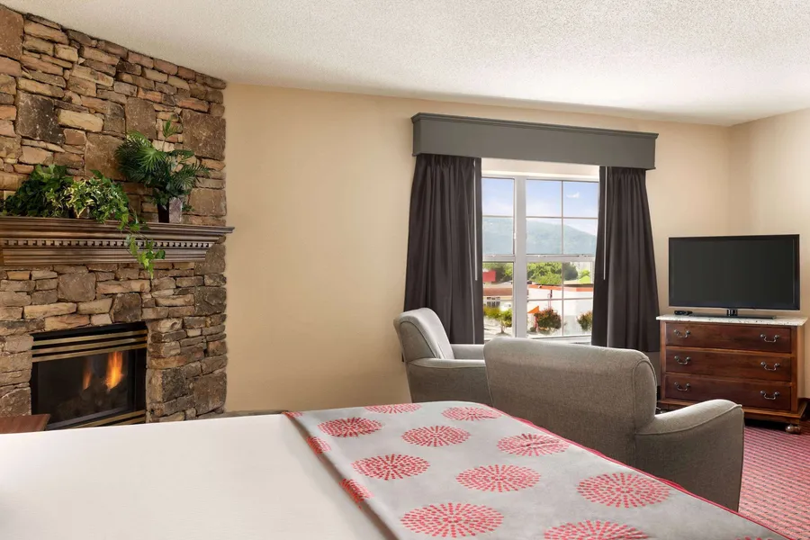 Ramada by Wyndham Pigeon Forge North hotel detail image 6