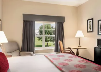 Ramada by Wyndham Pigeon Forge North hotel thumbnail 7