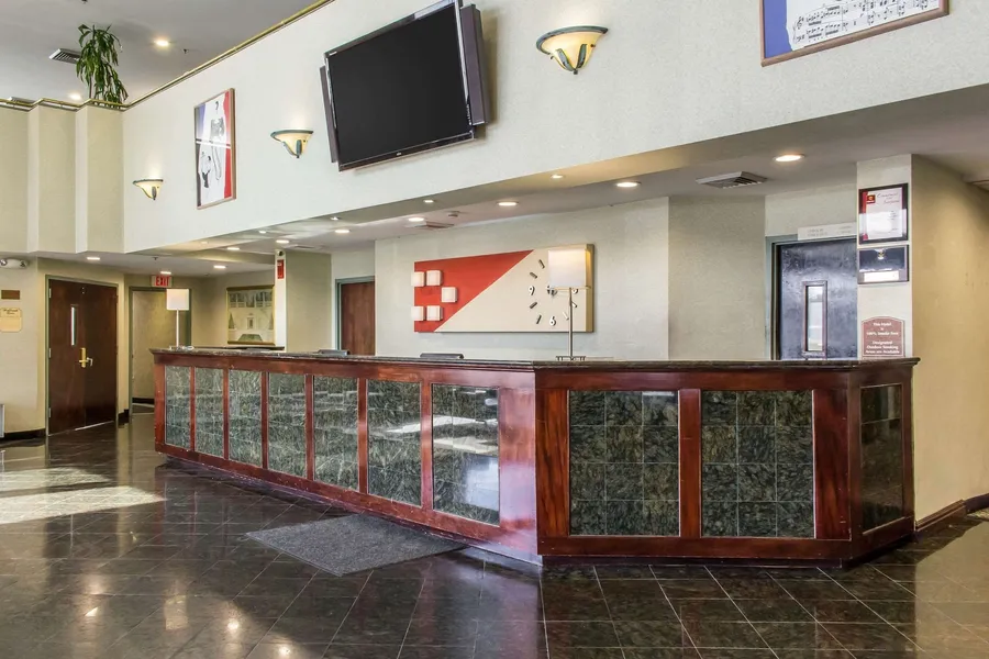 Clarion Hotel & Conference Center Ronkonkoma MacArthur Airport hotel detail image 2