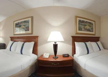 Clarion Hotel & Conference Center Ronkonkoma MacArthur Airport hotel thumbnail 5