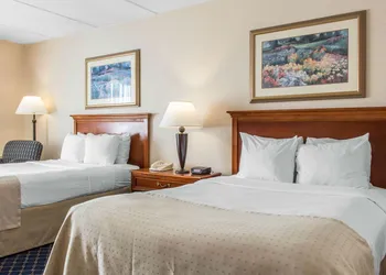 Clarion Hotel & Conference Center Ronkonkoma MacArthur Airport hotel thumbnail 7