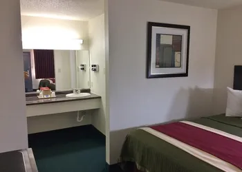Travel Inn & Suites hotel thumbnail 4