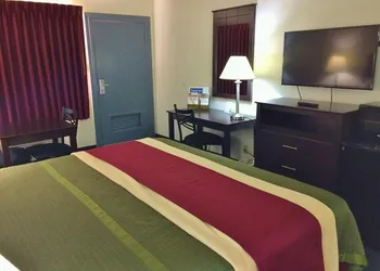 Travel Inn & Suites hotel thumbnail 5