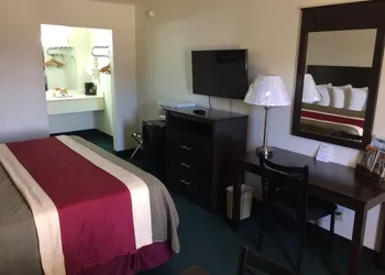 Travel Inn & Suites hotel thumbnail 6