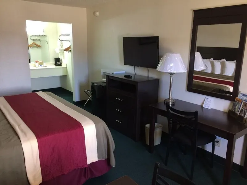 Travel Inn & Suites hotel detail image 6