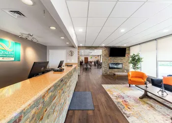 Quality Inn & Suites Vandalia near I-70 and Hwy 51 hotel thumbnail 2