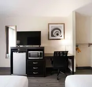 Quality Inn & Suites Vandalia near I-70 and Hwy 51 hotel detail image 7