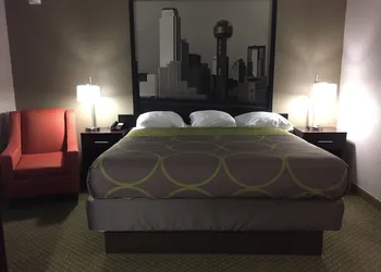 Super 8 by Wyndham Bedford DFW Airport West hotel thumbnail 5