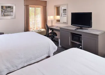 Hampton Inn closest to Universal Orlando hotel thumbnail 5