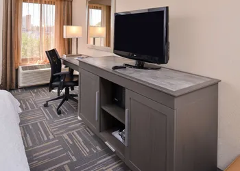 Hampton Inn closest to Universal Orlando hotel thumbnail 7