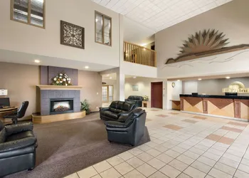Days Inn & Suites by Wyndham Thunder Bay hotel thumbnail 2