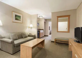 Days Inn & Suites by Wyndham Thunder Bay hotel thumbnail 7