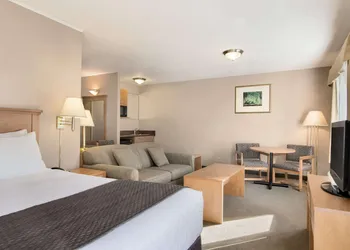 Days Inn & Suites by Wyndham Thunder Bay hotel thumbnail 8