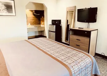 Sunrise Inn & Suites hotel thumbnail 5