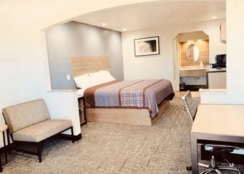 Sunrise Inn & Suites hotel thumbnail 6