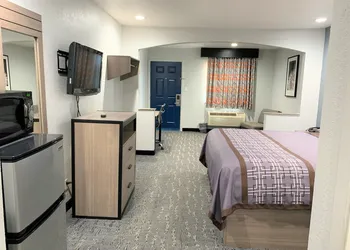 Sunrise Inn & Suites hotel thumbnail 8
