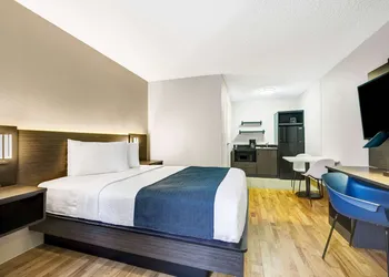Studio 6 Mountlake Terrace, WA - Seattle hotel thumbnail 5