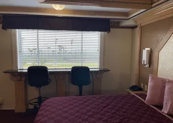 Budget Inn & Suites Shoreline hotel thumbnail 7