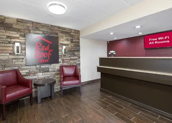 Red Roof Inn Cincinnati East - Beechmont hotel thumbnail 2
