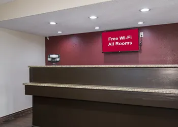 Red Roof Inn Cincinnati East - Beechmont hotel thumbnail 3