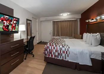 Red Roof Inn Cincinnati East - Beechmont hotel thumbnail 5