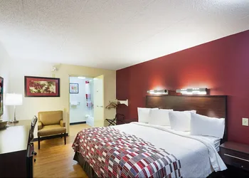 Red Roof Inn Cincinnati East - Beechmont hotel thumbnail 7