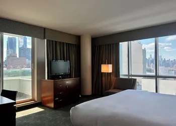 LIC Manhattan View Hotel hotel thumbnail 8