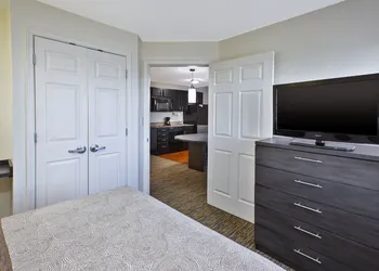 Candlewood Suites Indianapolis Airport by IHG hotel thumbnail 6