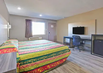 Super 7 Inn Dallas Near Duncanville hotel thumbnail 6