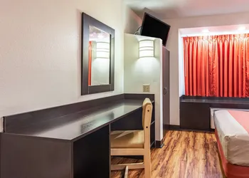 Motel 6 Chattanooga, TN - Downtown hotel thumbnail 7