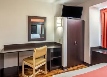 Motel 6 Chattanooga, TN - Downtown hotel thumbnail 8
