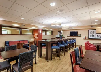 Hampton Inn Milwaukee-Airport hotel thumbnail 2