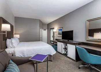 Hampton Inn Milwaukee-Airport hotel thumbnail 8