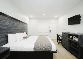 Sapphire Inn and Suites hotel thumbnail 2