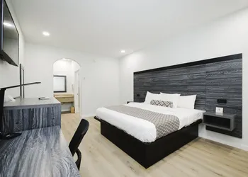 Sapphire Inn and Suites hotel thumbnail 4